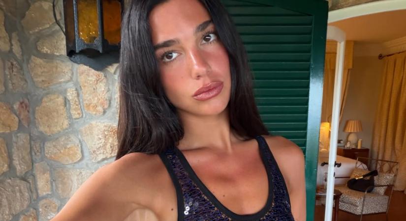 Dua Lipa nászutas fotókat mutatott, és a bikinijei vitték el a show-t