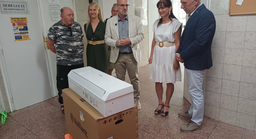 Klimatizált lett a kórházi váró – Tapolcai vállalkozók segítettek