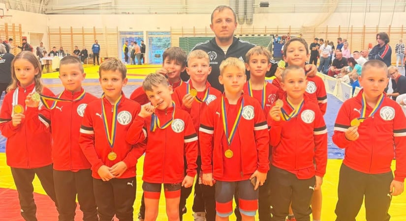 Szőnyegre léptek, majd mindent vittek Kazincbarcikán az egri birkózópalánták