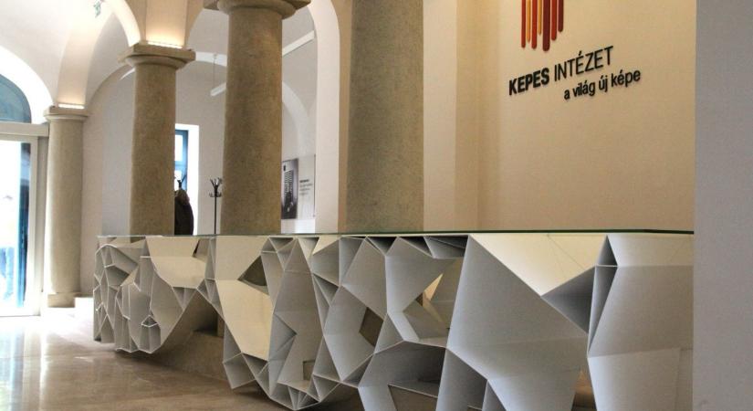 Nyomozás indult az egykori egri Kepes Intézet kidobott és szétbarmolt dizájnpultja ügyében