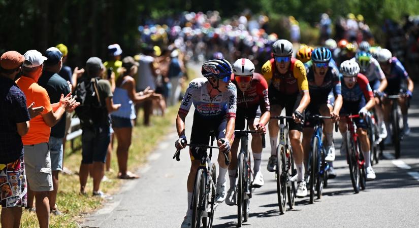 Pánik a Tour de France-on: autó hajtott a nézők közé, 8 sérült, köztük egy súlyos