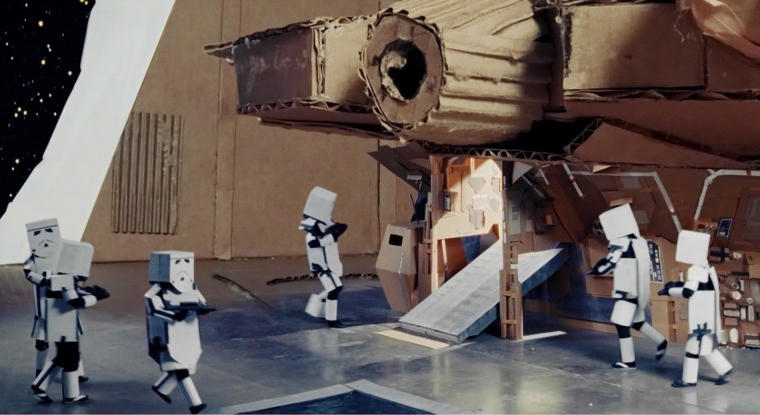 Kartonból forgatták újra a Star Warst, ezzel megmutatva, miért a kreativitás a legjobb filmes trükk