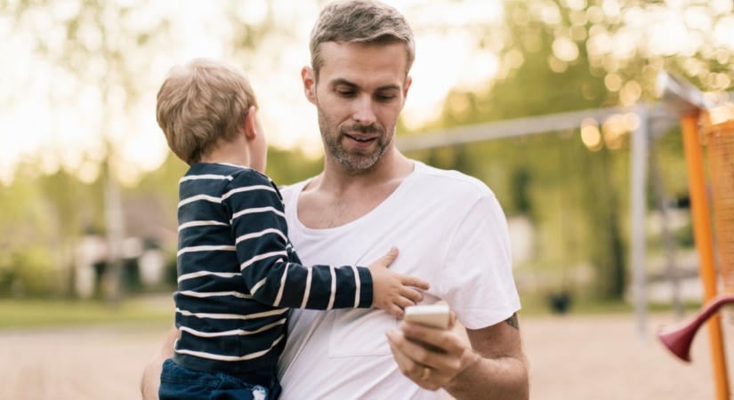 Egy magyar óvoda megtiltotta a mobilhasználatot a szülőknek