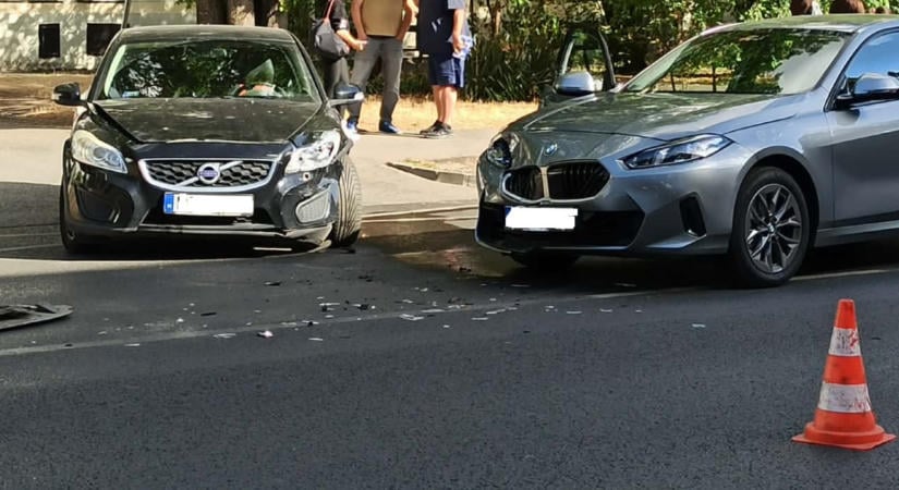Baleset történt az Egyetem sugárúton