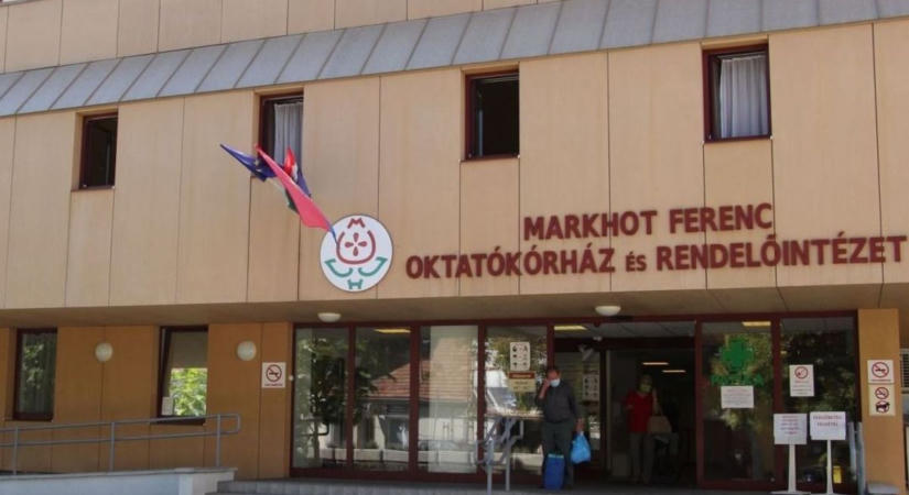 „Én megemelem a kalapom az osztály minden dolgozója előtt” – hozzátartozó mondott köszönetet az egri krónikus belosztály dolgozóinak