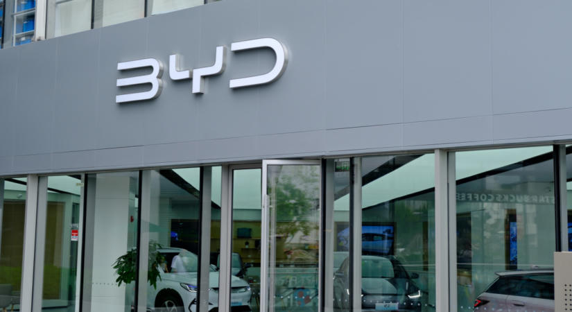 Nem várt csapás érte a BYD szegedi szupergyárát: súlyos milliókat bukhat a kínai óriás, örülhetnek a versenytársak
