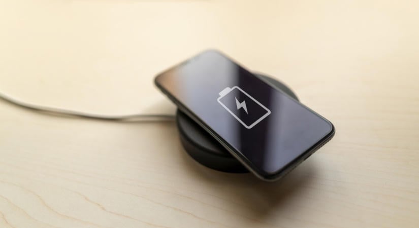 Ez stratégia! Miért érdemes feltölteni minden éjjel 100 százalékra a mobiltelefont?