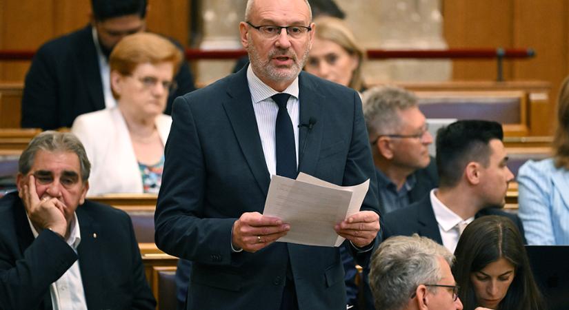 Zsigó Róbert a kormányfőnek: El kellene kezdeni dolgozni!