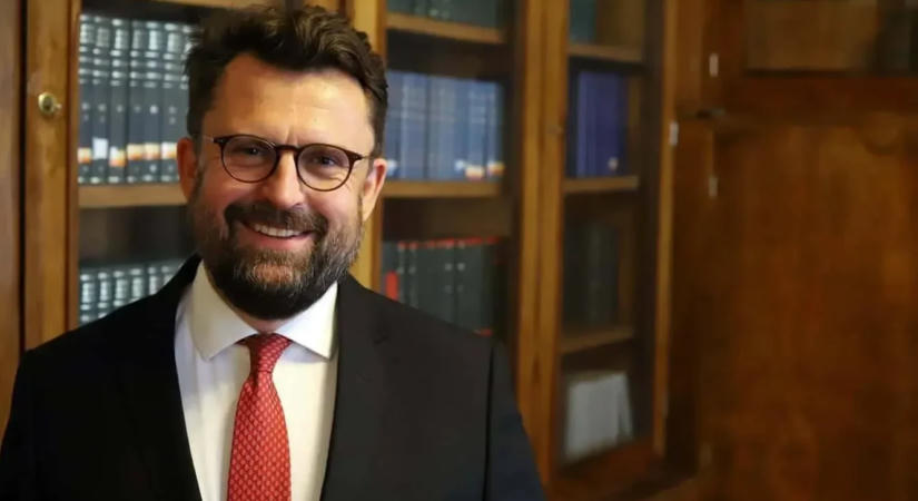Sonnevend Pál a Tisza alkotmánybíró-jelöltje – ki ülhet Hende Csaba 2026. július 19-én megüresedett helyére?