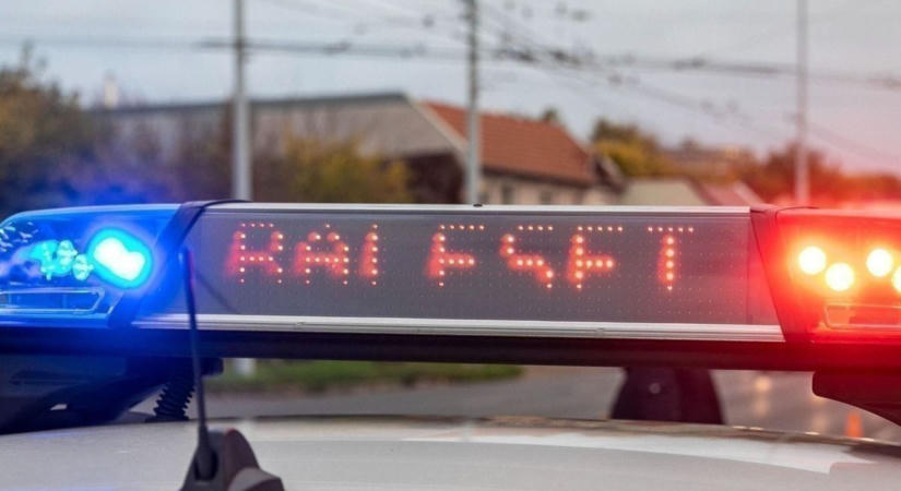 Két autó ütközött össze Hajdú-Biharban, a hatóságokat is értesíteni kellett