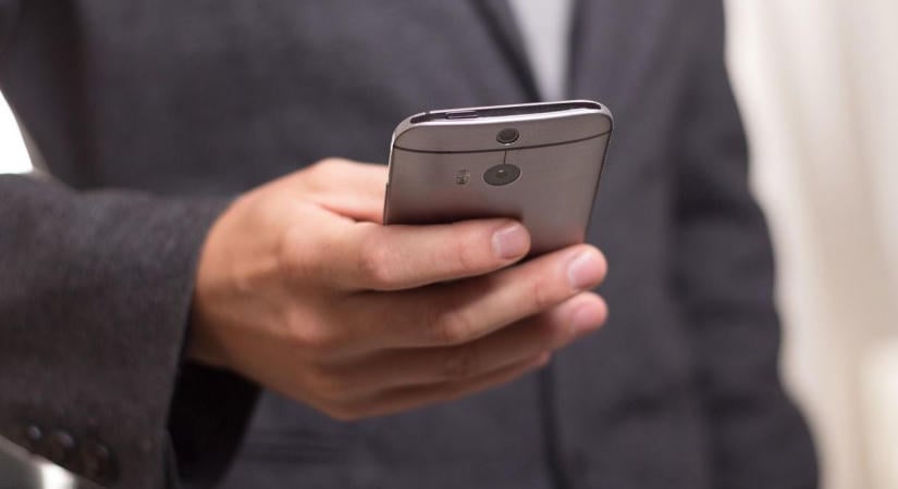 Nézzen rá a telefonjára, ha rezgett: már utalnak, közel egymillió ember örülhet, ha meglátja, mit küldött a Magyar Államkincstár