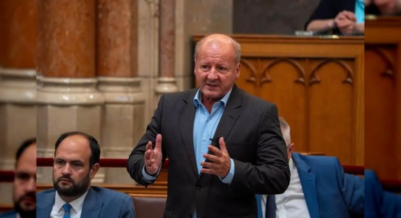 Simicskó István a honvédelmi kiadások növeléséről kérdezte a kormányt
