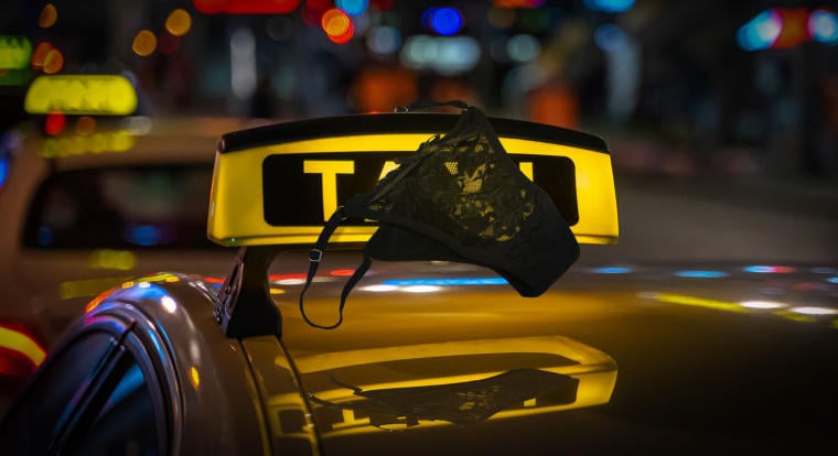 Áttetsző ülésekkel és AI-jal akadályoznák meg a szexet a robotaxikban