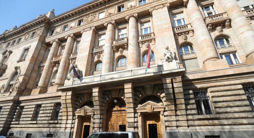 Nagyszabású bűnügyi akció zajlik ma MNB-ügyben, több helyszínre kivonultak a nyomozók