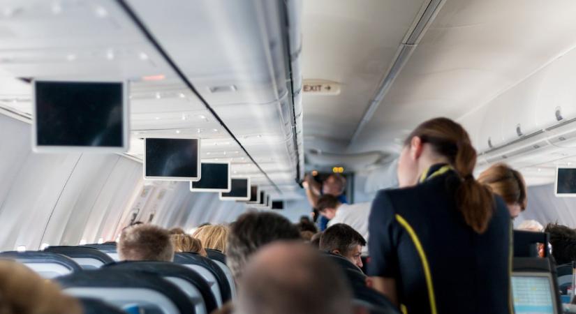 Repülő koporsó: több utas összeesett az 56 fokos hőségben