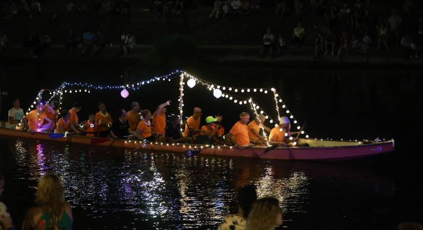 Ilyen volt a lampionos hajós felvonulás a győri belvárosban - fotók, videók
