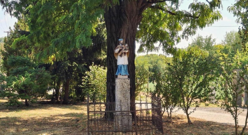 A barsendrédi szakrális kisemlékek története