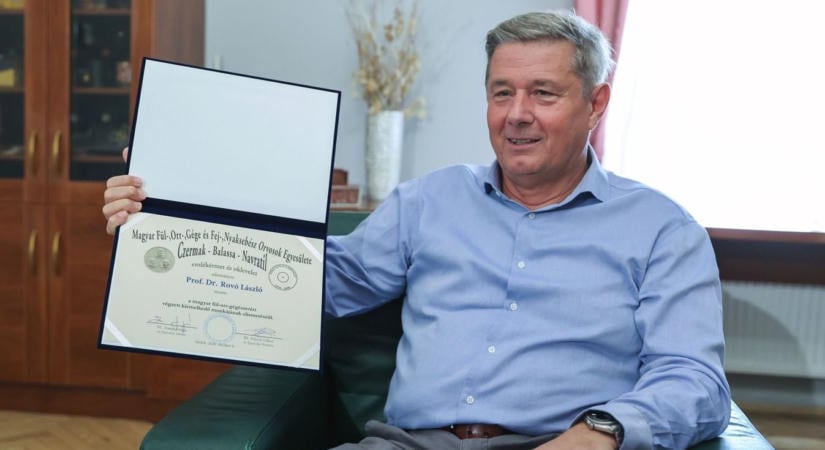 A fül-orr-gégészet egyik fődíjával tüntették ki Rovó Lászlót