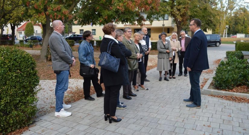 Csornán október 26-án kezdődött a forradalom, kiskatonák hozták a híreket