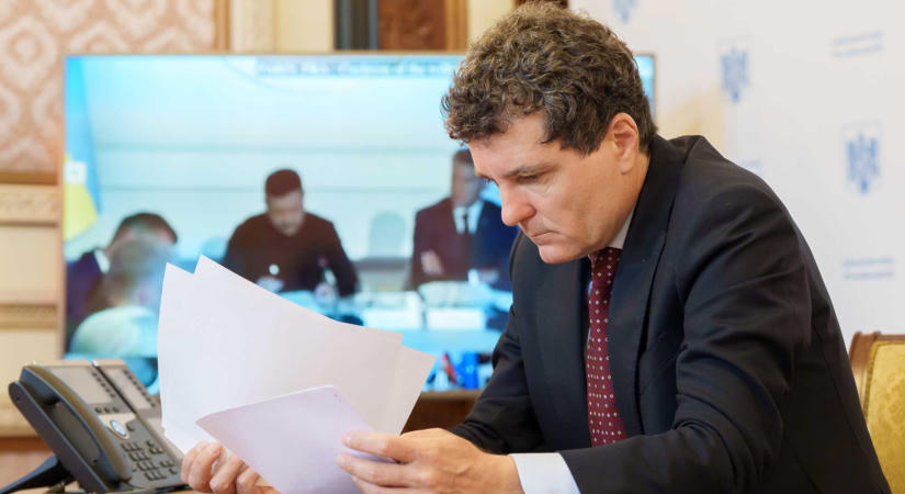 Gyűjtögeti az aláírásokat az AUR az államfő ellen, a liberálisok nem támogatják