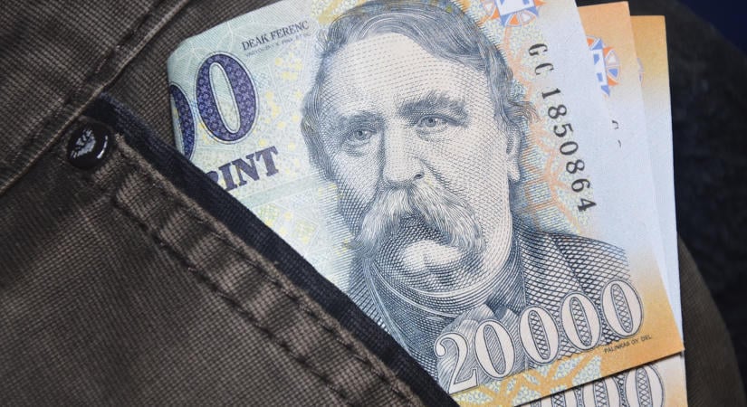 Jelentős béremelési lassulásra számít jövőre az MBH Bank
