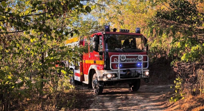 Szigorú figyelmeztetés a külterületen dolgozóknak: 500 négyzetméteren tomboltak a lángok