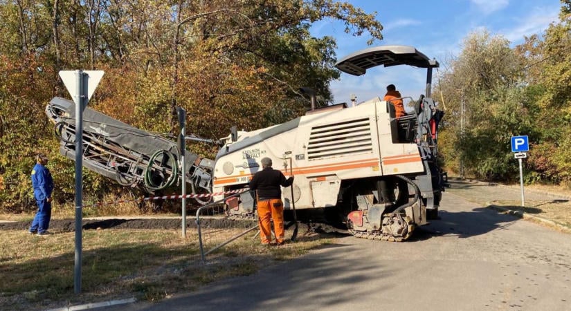 Nemsokára megújult kerékpárúton bringázhatnak a szolnokiak a parkerdő felé