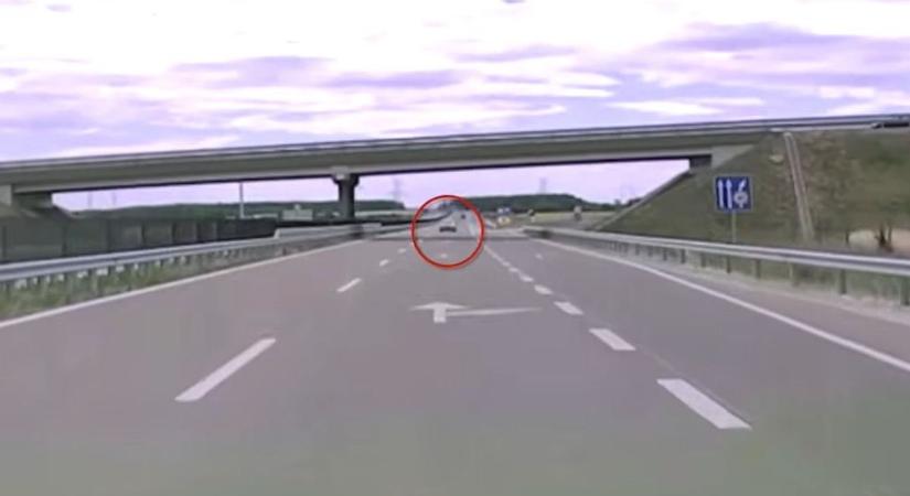 Nem lehet, mi? Na, fogd meg a Peugeot-m! Durva autós bénázás Borsod határánál – videó