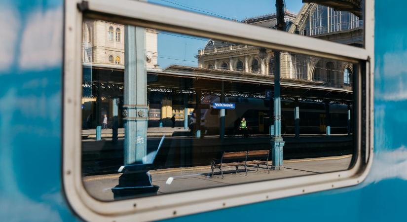 Füstölt egy vonat a Keleti pályaudvaron