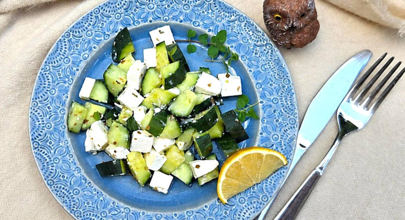Ropogós, fetás uborkasaláta: a legjobb köret grillezett húsok mellé