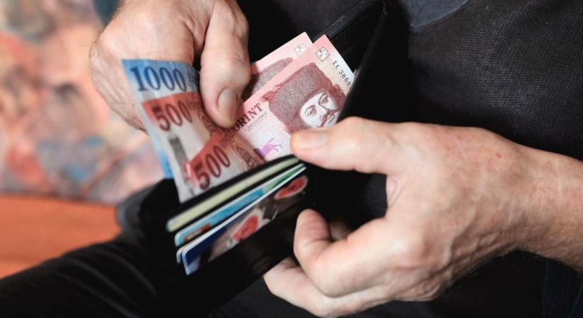 Ketyeg az óra a régi bankjegyeknél: mutatjuk, melyik ezerforintos értéke marad meg és melyiké nem