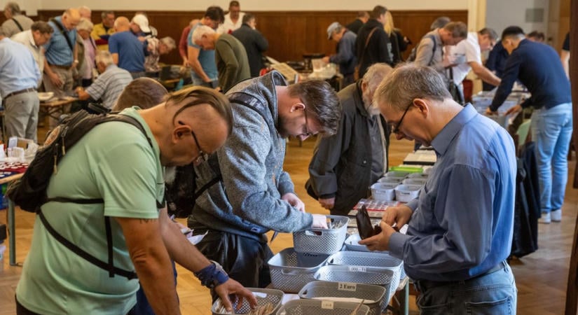 Érmék és jelvények lepték el Fehérvárt – ismét találkoztak a gyűjtők