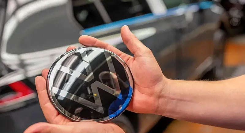 Dolgozói negyedét küldi el a Volkswagen cége