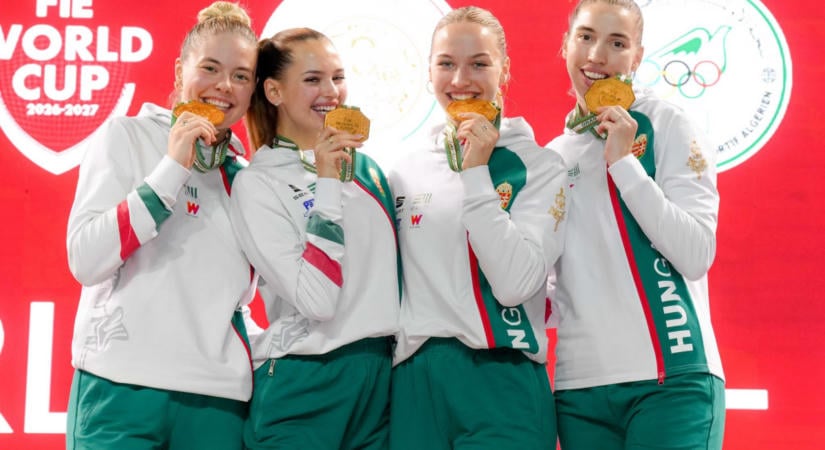 Aranyérmes a női kardcsapat Oránban
