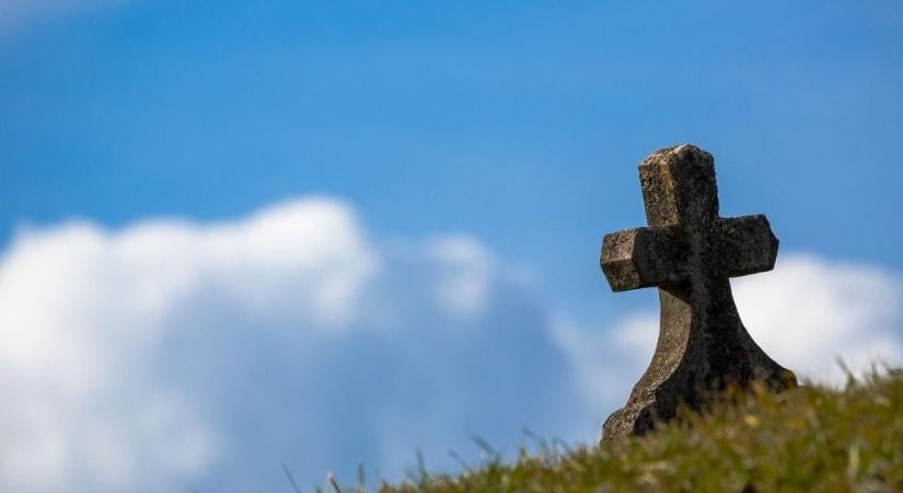 Szörnyethalt a magyar turista, 50 métert zuhant az Alpokban