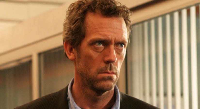 A Doktor House ikonikus arca ma már egészen más: Hugh Laurie 67 évesen is aktív