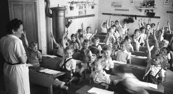 Egy kép, amiből kiderül: így NEM éri el egy diplomás tanár fizetése az érettségizettek bérminimumát