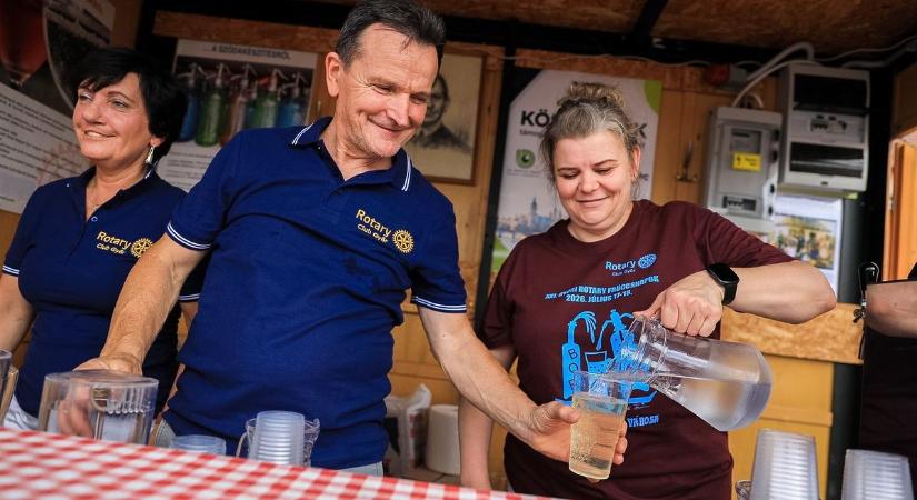Elkezdődött a 21. Győri Rotary Fröccsnapok: bor, víz és jótékonykodás - fotók, videó