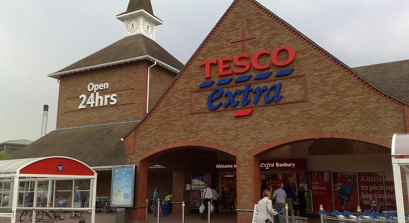 Egyre szigorúbb a Tesco az ultrafeldolgozott élelmiszerekkel szemben
