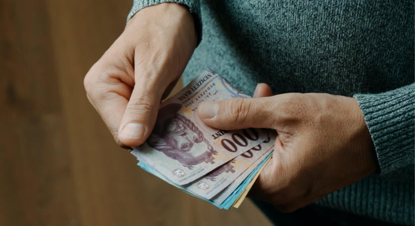 Megrángatták a forintot: újabb kamatvágás jöhet, miközben valósággal kilőtt a jen
