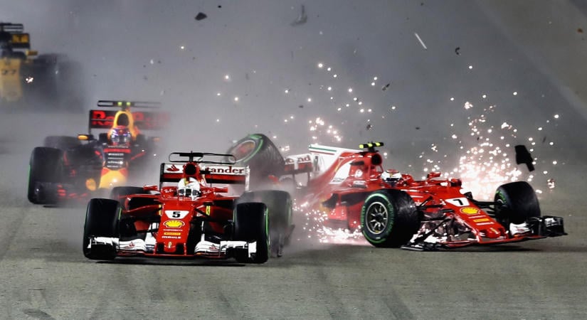Videón a Ferrari fekete napja: Így nyírták ki magukat néhány méter alatt Szingapúrban