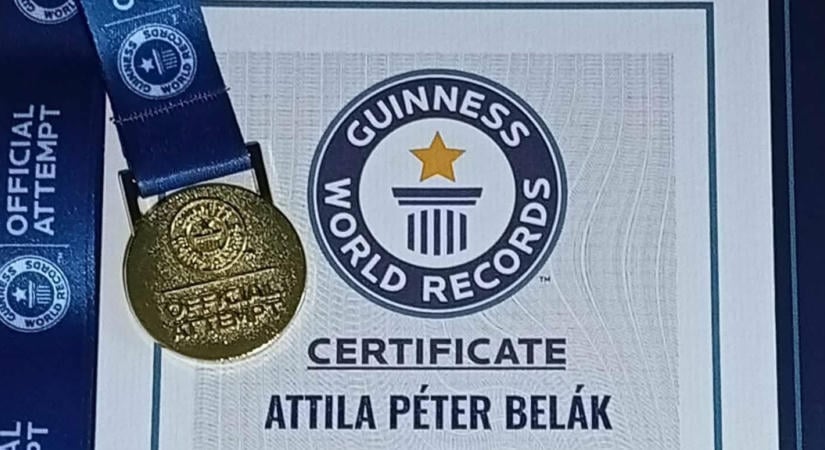A zselízi gitáros, akit a világ legnagyobb rockzenekara választott reklámarcává
