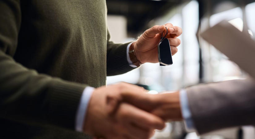 Rejtett Revolut-számla sem segített: 65 milliós adóhiánnyal bukott le az autókereskedő