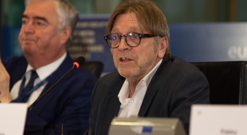 Eljárás indult a volt belga miniszterelnök ügyében