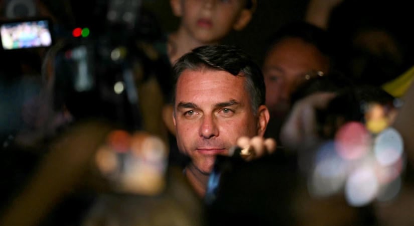 Flávio Bolsonaro előzött, október 25-én jön a brazil elnökválasztás döntő fordulója