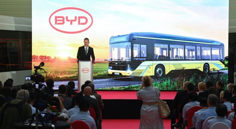 "Az orosz ügyeket nehezebb összerakni, ezért kezdődhetett a BYD-vel Szijjártó meghallgatása"