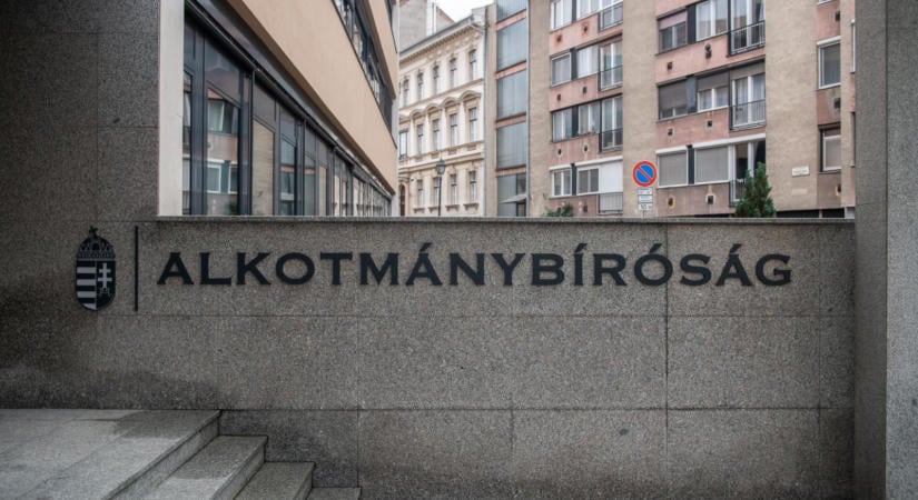 Kiírták a pályázatot, november 2-án választhat új elnököt az Alkotmánybíróság