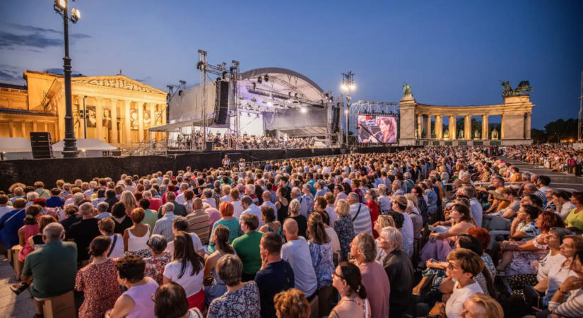Ingyenes koncertet ad a Budapesti Fesztiválzenekar a Hősök terén