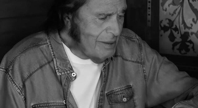 Engelbert Humperdinck 90 évesen sem áll le