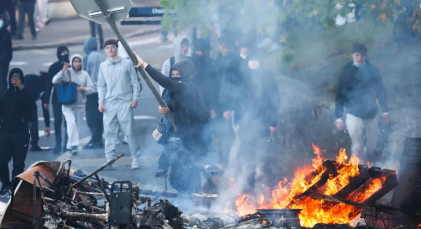 Egyre erőszakosabbak a francia diáktüntetések – rengeteg kiskorút tartóztattak le